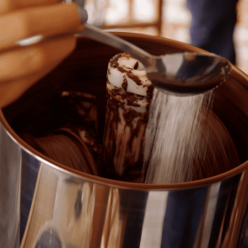 Taller artesanal de chocolate: crea tu propia barra
